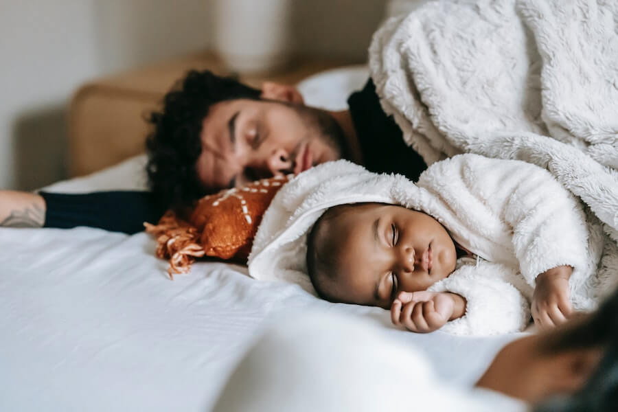 padre e figlio che dormono